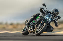Kawasaki Z900 green colour cornering shot
